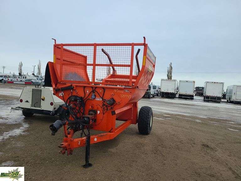 Pull Behind Highline 8000 Bale ProQty 1 Michener Allen Auctioneering Ltd