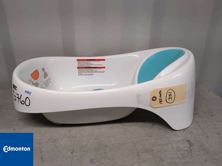 Boon Soak Baby Bath Tub Qty 1 Michener Allen Auctioneering Ltd