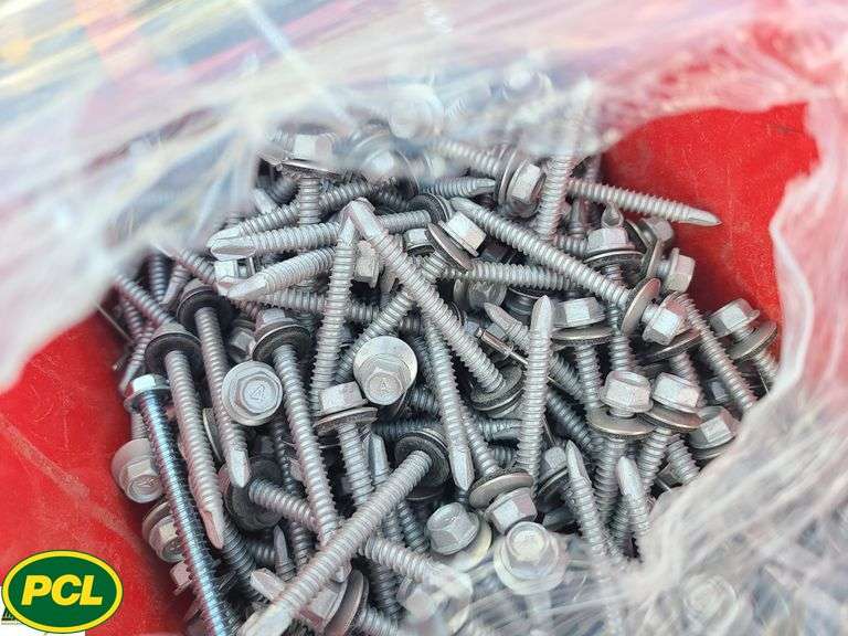 Assorted Screws1 Pallet Michener Allen Auctioneering Ltd