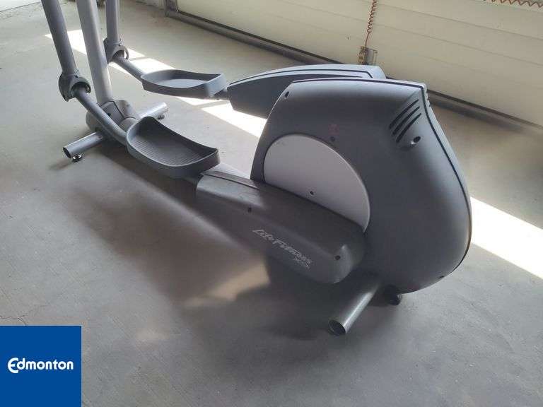 Life Fitness X9i Elliptical Qty 1 Michener Allen Auctioneering Ltd