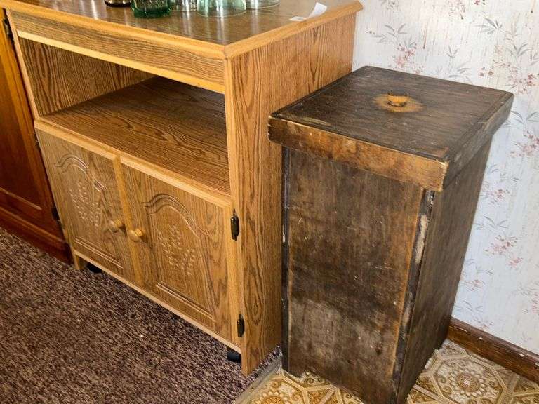 MICROWAVE CART AND WOOD GARBAGE CAN McLaughlin Auctioneers, LLC