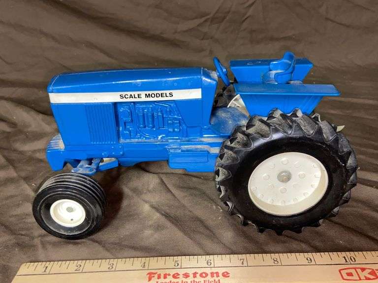 SCALE MODEL FORD TRACTOR McLaughlin Auctioneers, LLC
