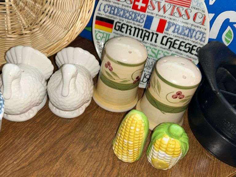 DECORATIVE KITCHEN ITEMS McLaughlin Auctioneers, LLC