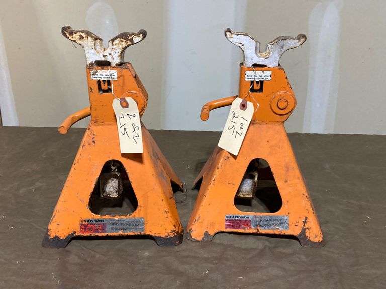 Pair of Jack Stands McLaughlin Auctioneers, LLC