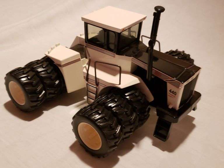 132 Toy Farmer Ertl Big Bud 440 Articulating Tractor with Original Box