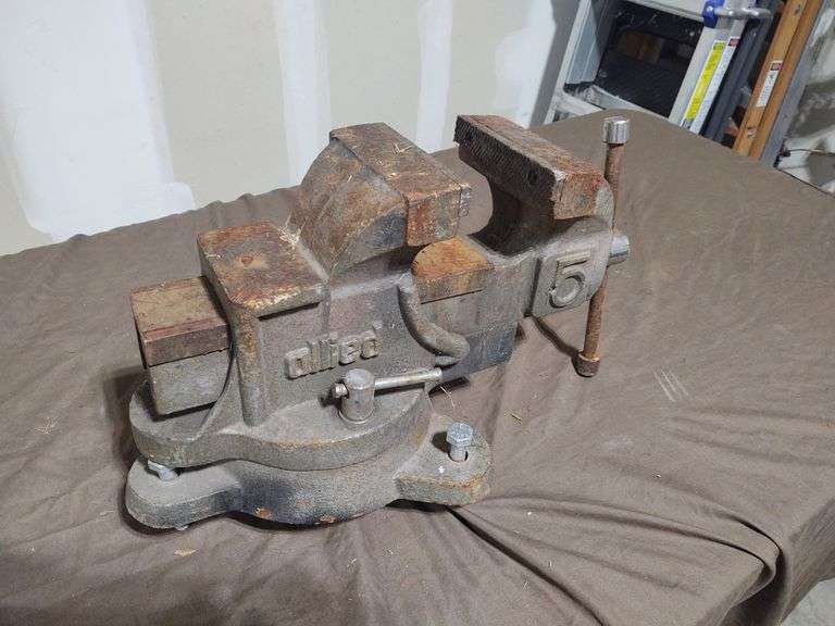 Allied 5in bench vise McLaughlin Auctioneers, LLC
