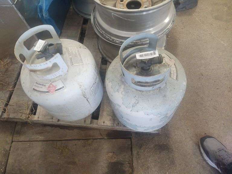 (2) PROPANE TANKS McLaughlin Auctioneers, LLC