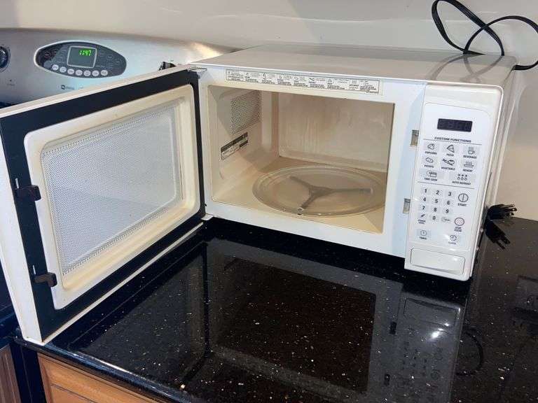 General electric turntable microwave oven McLaughlin Auctioneers, LLC