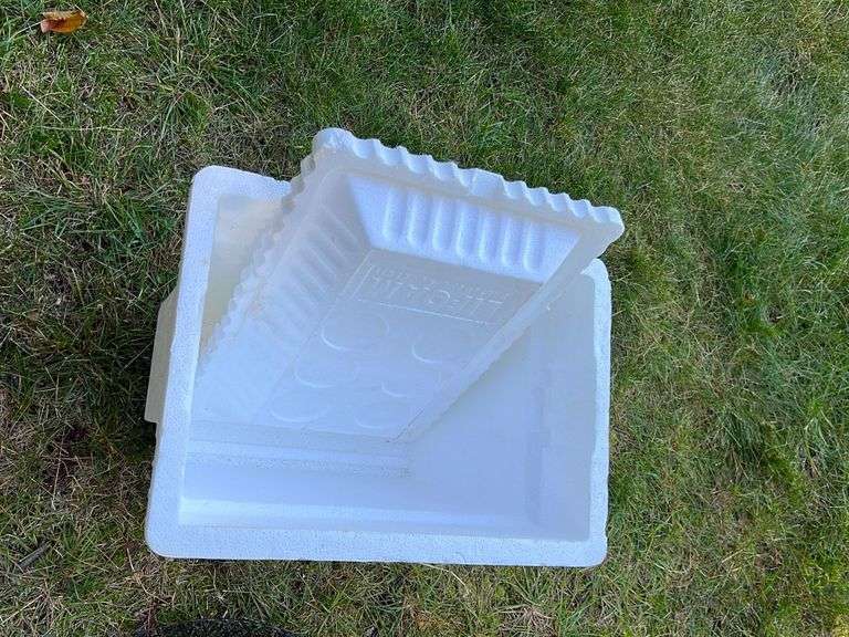 MINNOW BUCKETS AND BEDDING STYROFOAM McLaughlin Auctioneers, LLC mc