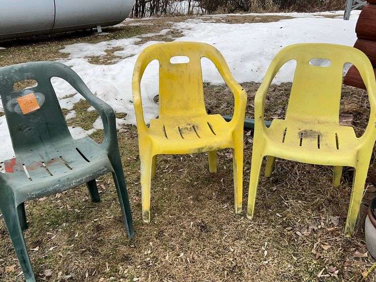(3) PLASTIC LAWN CHAIRS McLaughlin Auctioneers, LLC