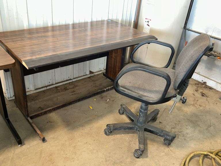 OFFICE DESK AND CHAIR McLaughlin Auctioneers, LLC