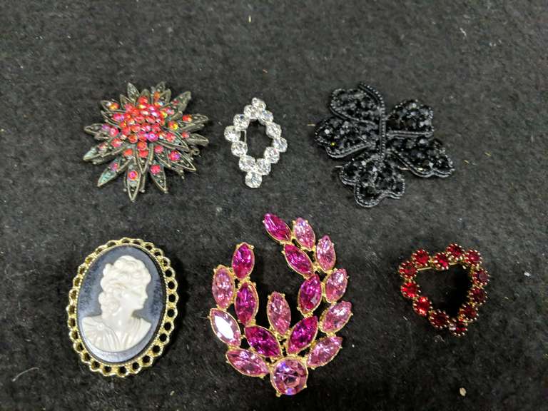 6 Vintage Costume Jewelry Brooches Mariner Auctions