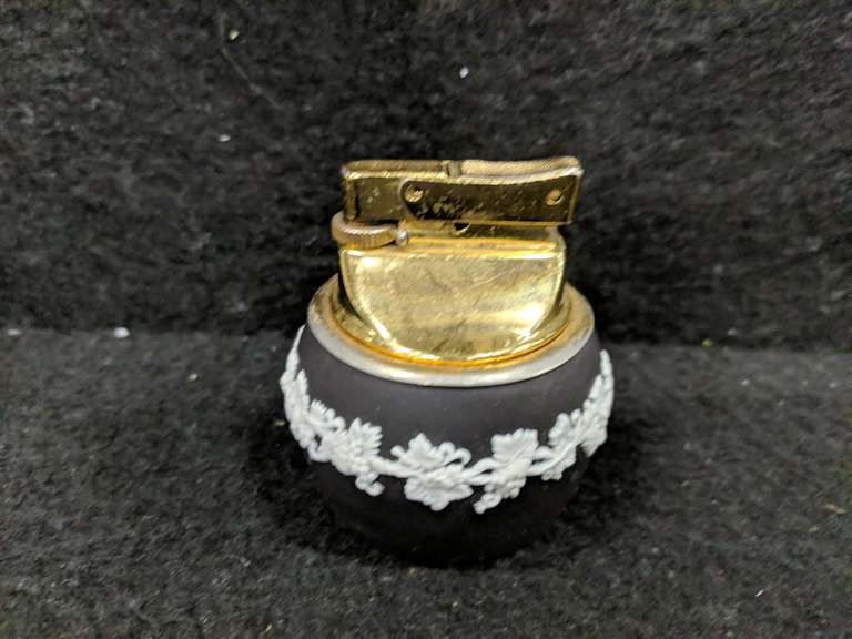 Vintage Wedgwood Lighter Mariner Auctions & Liquidations Ltd.