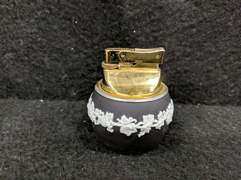 Vintage Wedgwood Lighter Mariner Auctions & Liquidations Ltd.