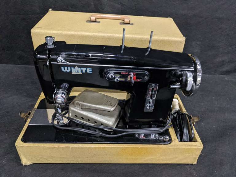 White Heavy Duty Zig Zag Sewing Machine With Carry Case (like new