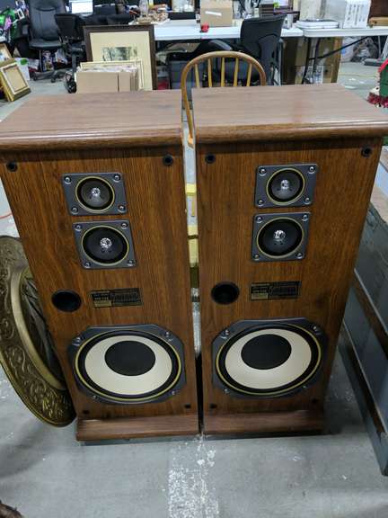 Pair of Fisher Model STV-726C Stereo Speakers With 10