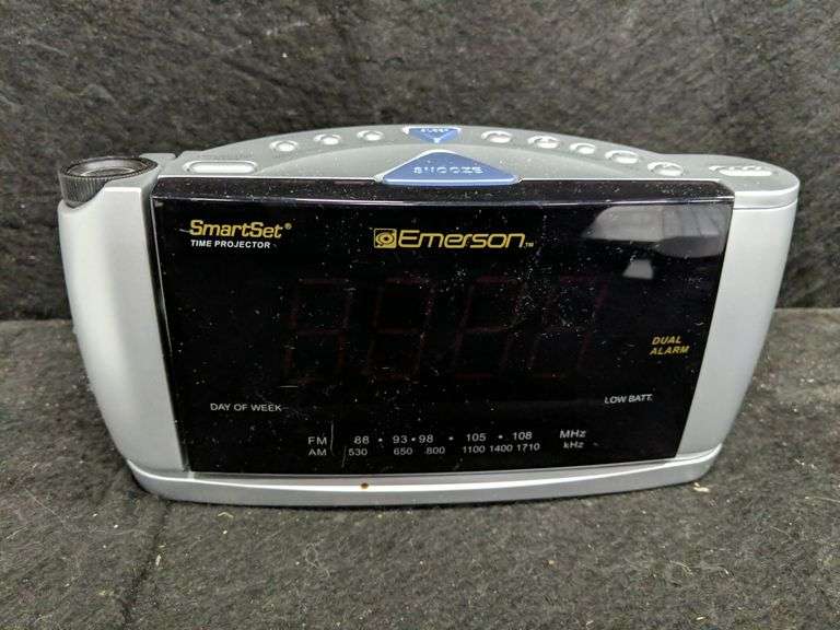Emerson AM/FM Smart Set Time Projector Clock Radio Will project