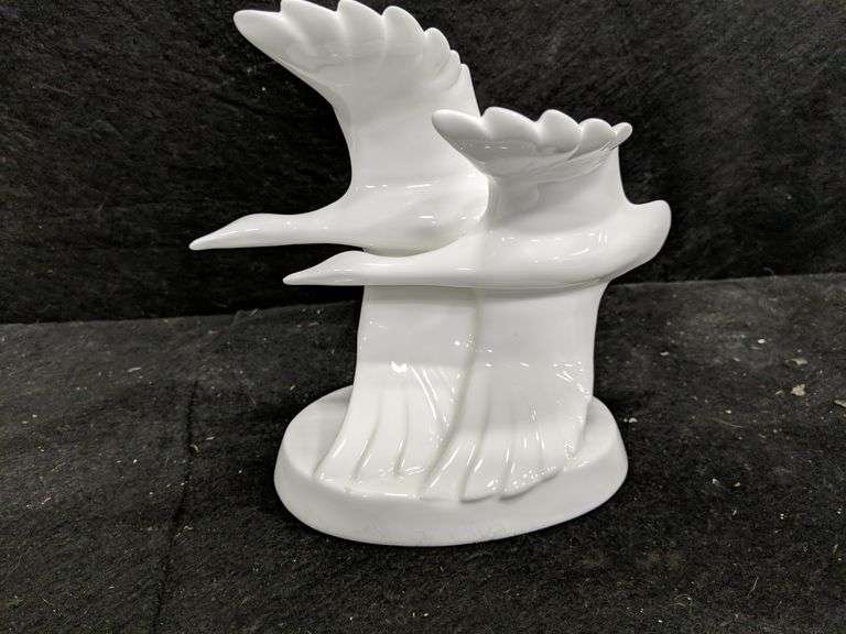 Royal Doulton Images Series Figurine "Going Home" (HN 3527) (7" high