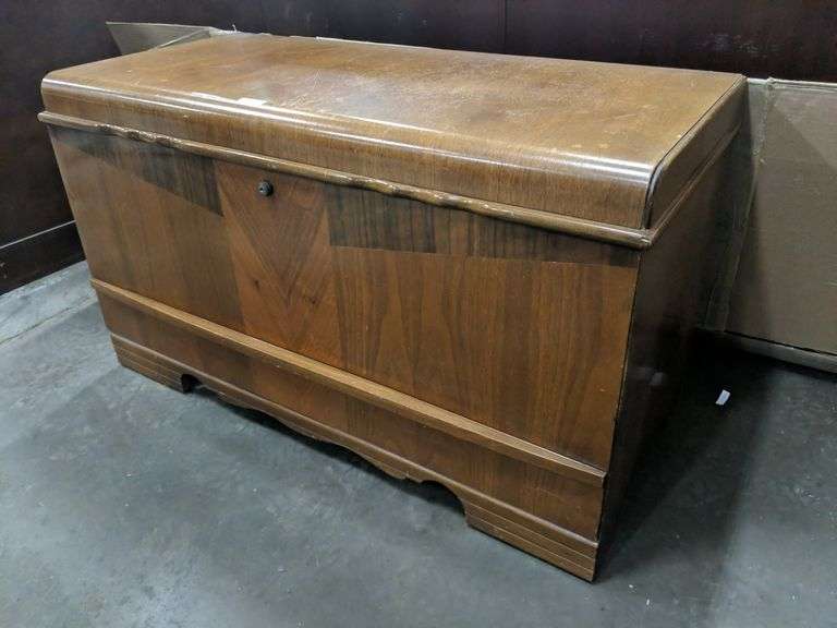 Vintage Honderich Furniture Company Cedar Chest Mariner Auctions