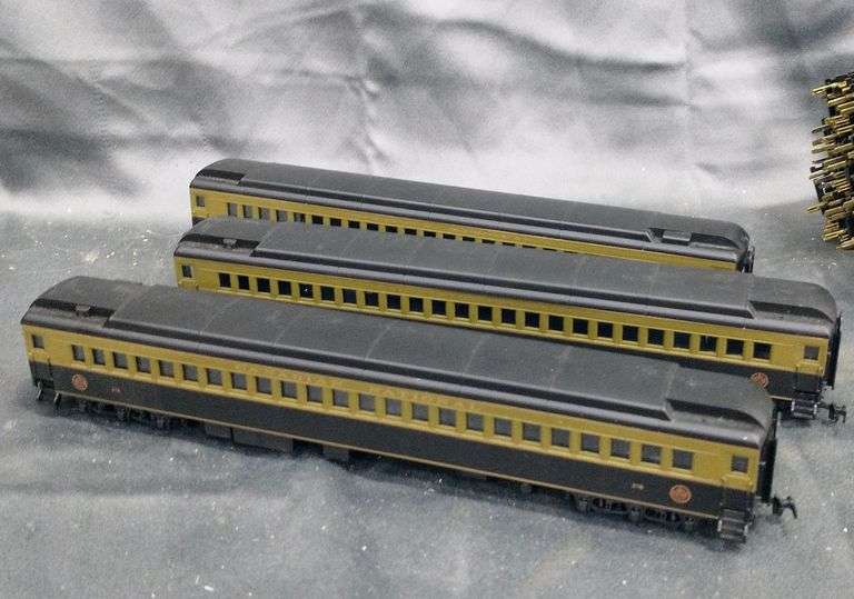 Set of 3 IHC Canadian National HO Scale Heavyweight Coach Passenger