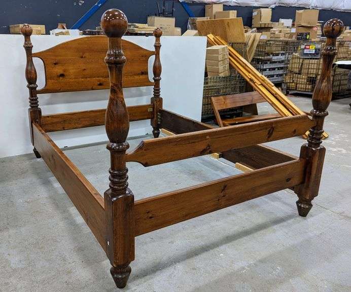 Woodcraft Manufacturing Queen Size Wood Bed with Clip Rails Mariner
