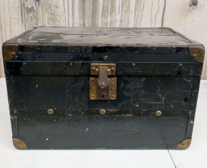 Small Vintage Storage Chest (10"H x 16"W x 10"D) Mariner Auctions