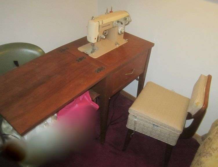 Dressmaker sewing machine in w/ stool Mark Van Hook, Auctioneer