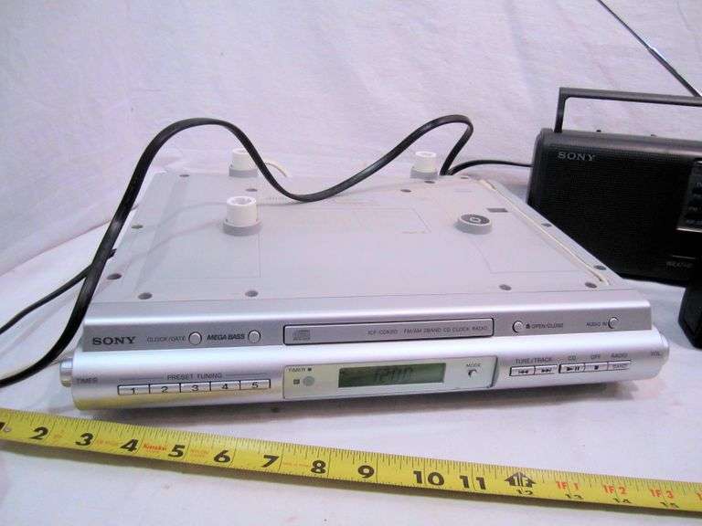 Sony radio/CD player, 2 Sony portable radios Mark Van