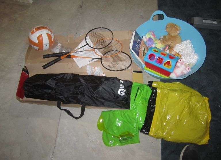 Quest badminton/volleyball set, inflatables, toys Mark Van Hook