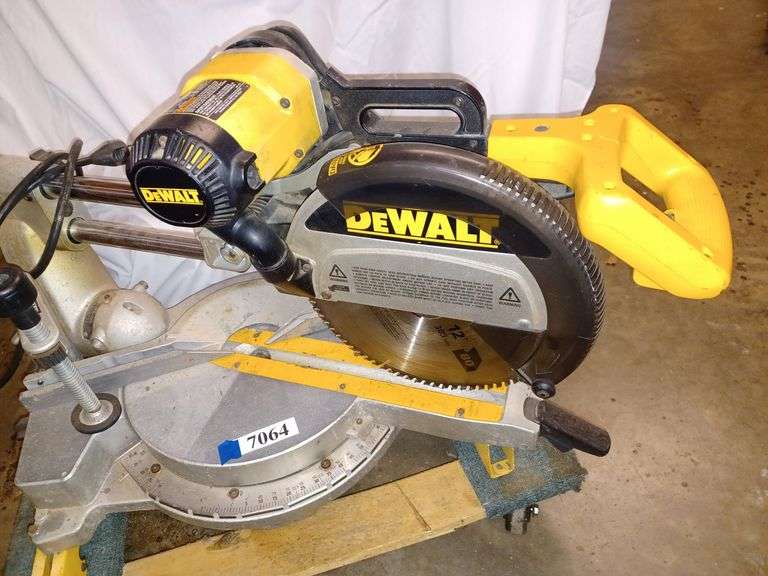 DeWalt 12" compound miter saw model DW708 with 2 extra legs, Mark Van