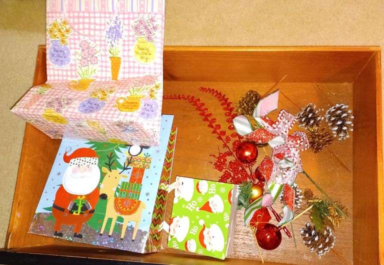 Christmas gift bags, Christmas decor Mark Van Hook, Auctioneer