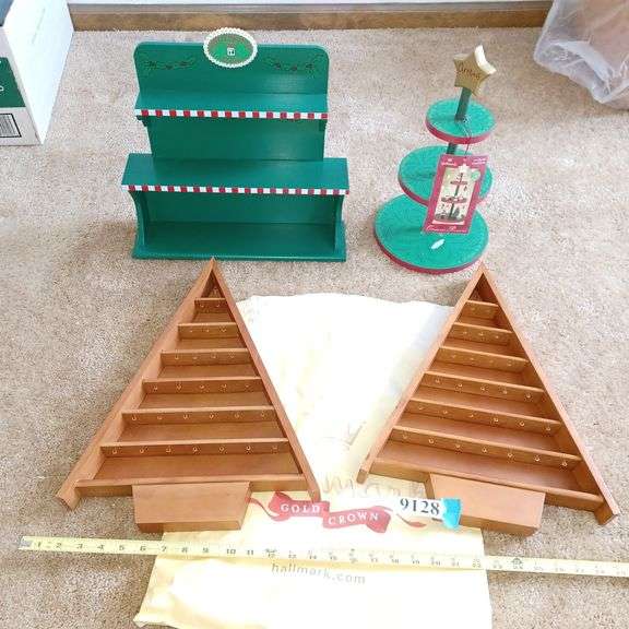 4 Christmas ornament display shelves Mark Van Hook, Auctioneer