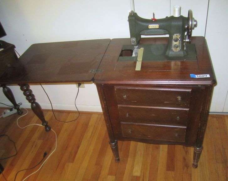 Vintage White brand sewing machine in Mark Van Hook, Auctioneer