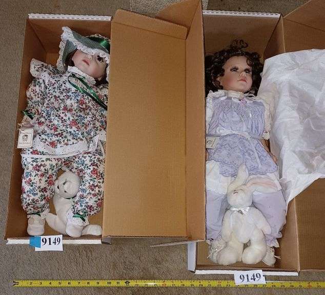 2 Royal Vienna collector dolls in boxes Mark Van Hook, Auctioneer