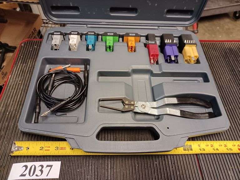 Lisle Master relay and fuse circuit test kit Mark Van Hook, Auctioneer