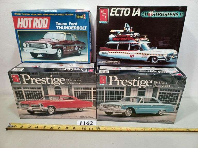 (4) plastic model kits in boxes Mark Van Hook, Auctioneer