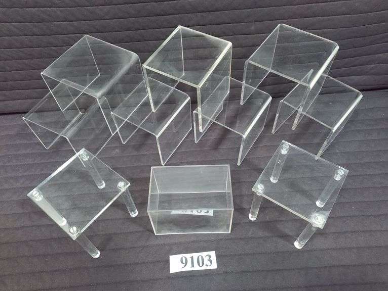 10 plexiglass display stands Mark Van Hook, Auctioneer