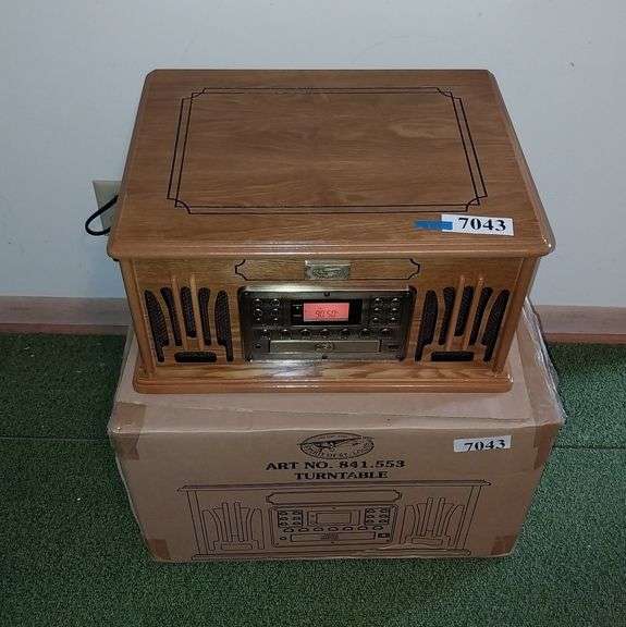 Spirit of St Louis reproduction turntable AM/FM radio, CD and cassette