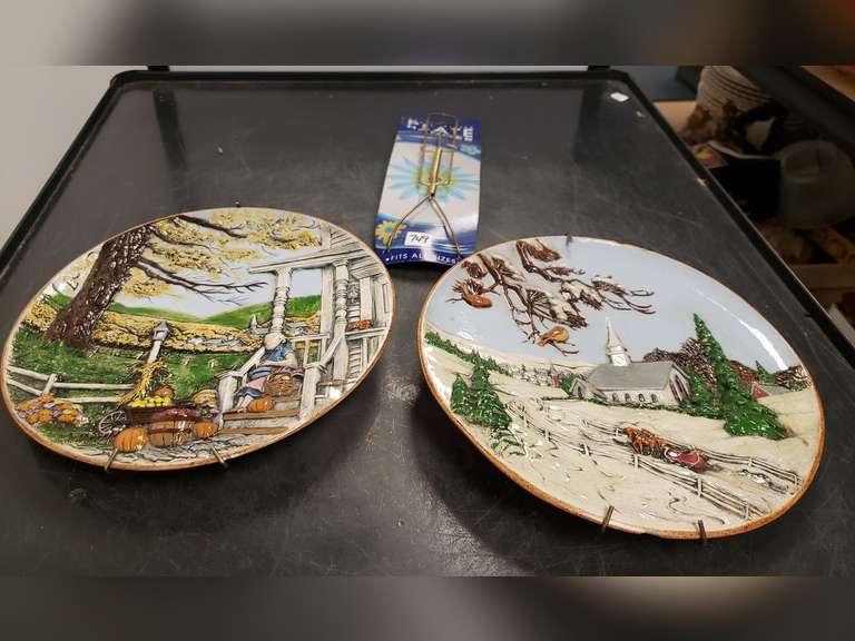 1980 Byron Molds decorative plates Northern Kentucky Auction, LLC