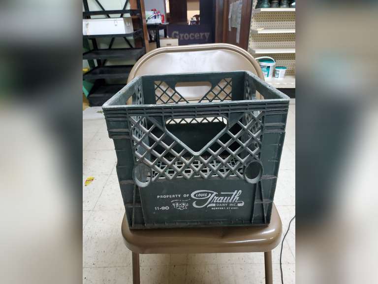 Louis Trauth Dairy Inc Newport, Kentucky Plastic Milk Crate