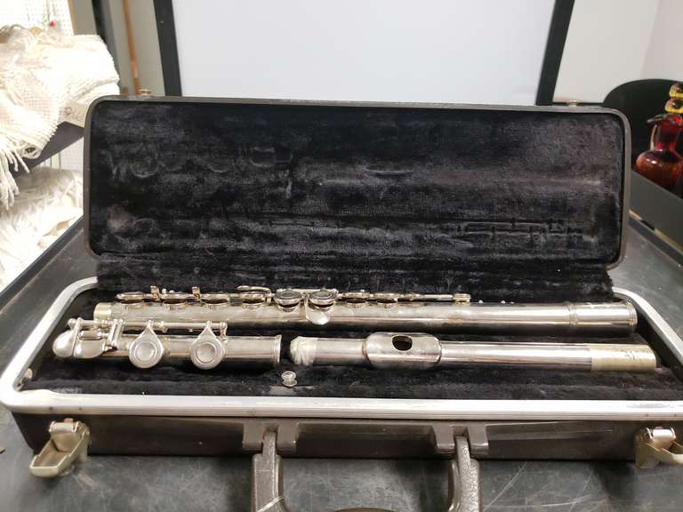 Bundy Selmer flute with case Northern Kentucky Auction, LLC