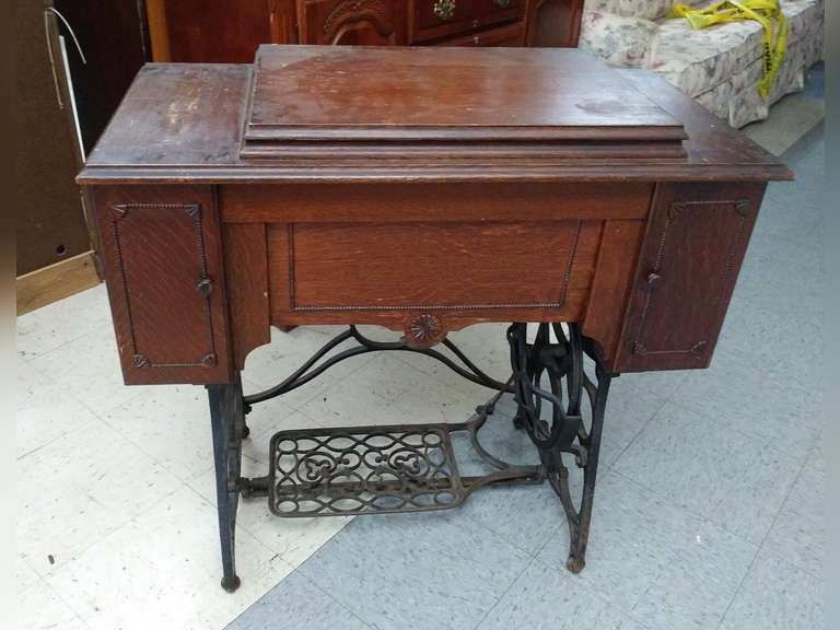 Antique Franklin treadle sewing machine, cast iron base.