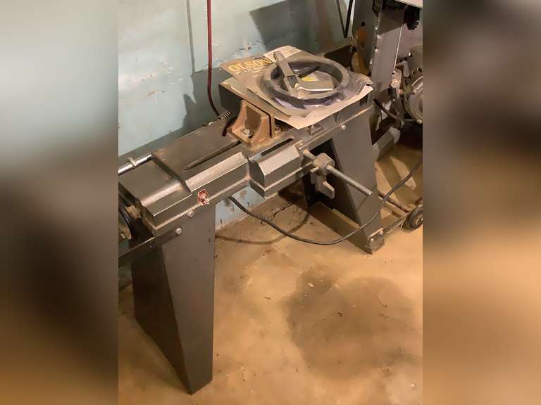 Cummins Mack Metal Cutting Band Saw and Band Saw blades. Worked when tested.