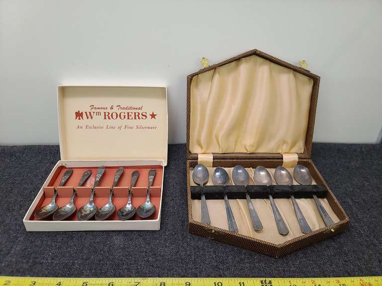 William Rogers spoon set. Spoon set in case.