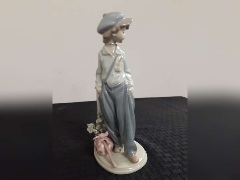 Lladro Hobo Boy N330 14 Figurine Northern Kentucky Auction, LLC
