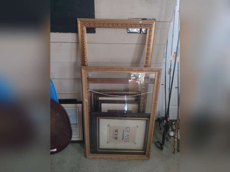 Various sizes picture frames Northern Kentucky Auction, LLC