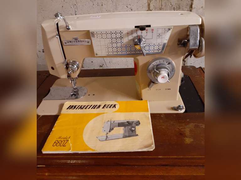 Universal Model 660Z Electric Pedal Sewing Machine w/ Table & Bench (B