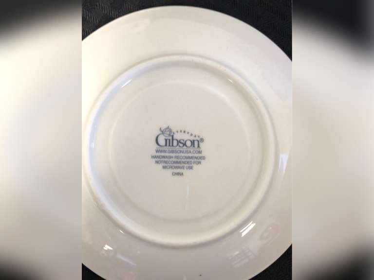 Gibson Festive Traditions Christmas Holly Pattern Dinnerware Set of 8