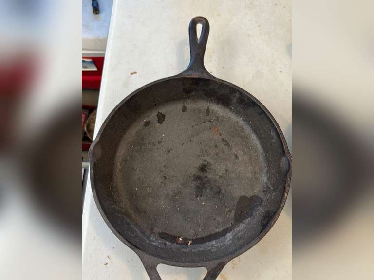 Cast iron pans Northern Kentucky Auction, LLC