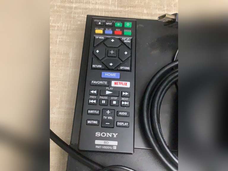 Sony Bluray disc DVD player with HDMI cable, booklet and remote. Came